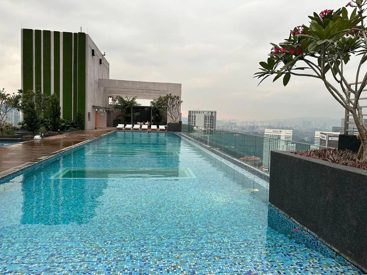 Kl Sentral Monorail 4 Pax Family Kl City View Infinity Sky Pool Kuala Lumpur Ma­lay­sia