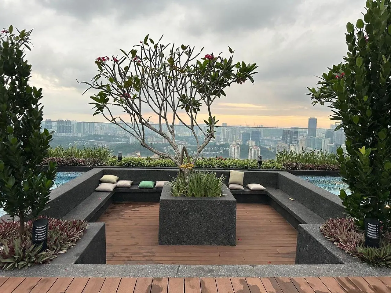 Apartment Kl Sentral Monorail 4 Pax Family Kl City View Infinity Sky Pool Kuala Lumpur